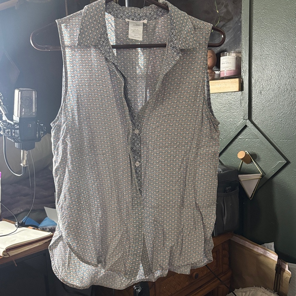 Esley Sleeveless Button-Down Shirt - Blue and White Pattern
